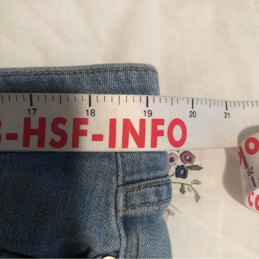 Denim Shorts with lovely detail in the pockets and waste band. - Picture 9 of 9